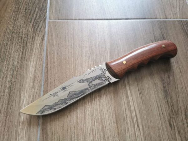 Ловен нож с гравирано острие Ножове, Мечове ловен нож 2